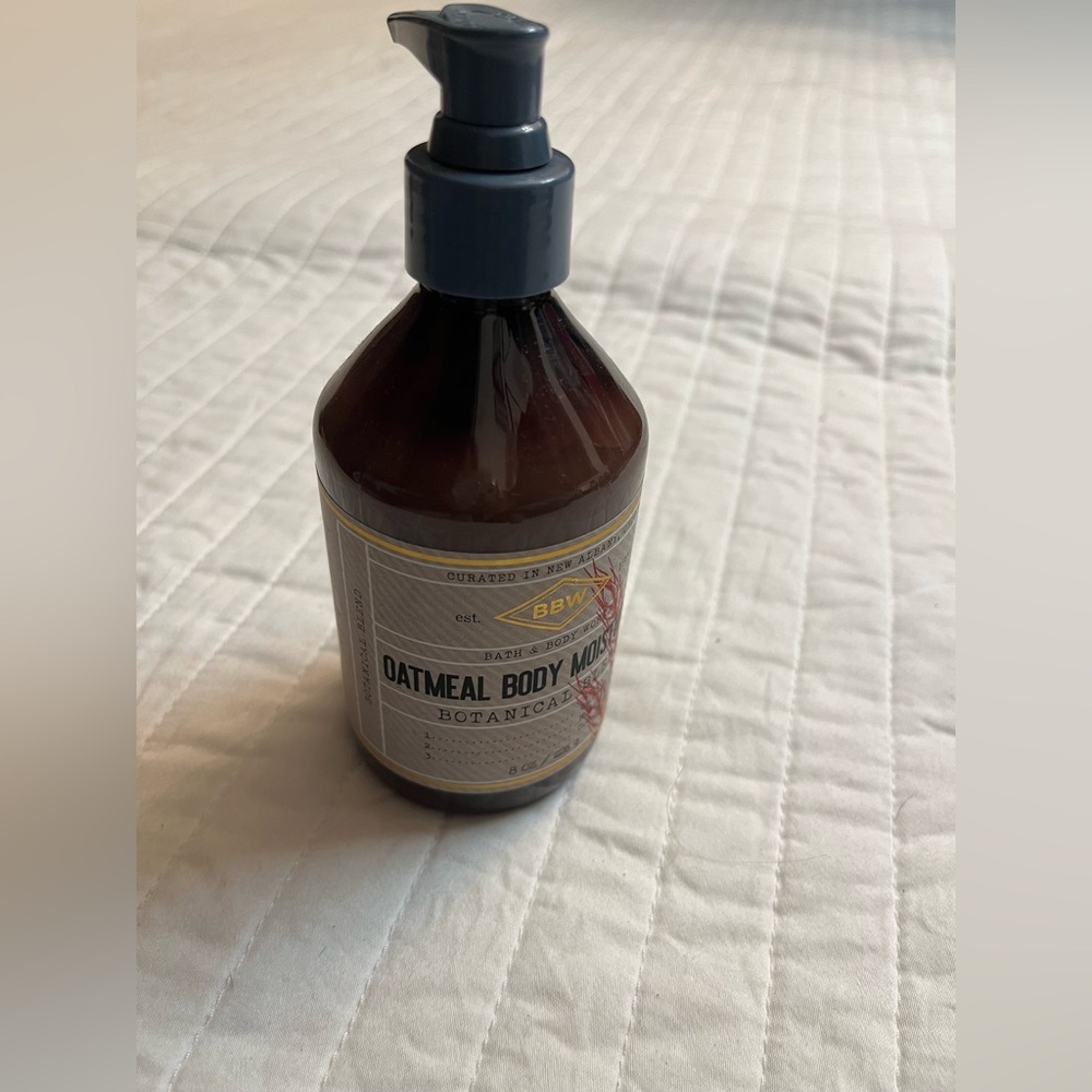BATH AND BODY WORKS OATMEAL BODY MOISTURIZER-HTF - 8 OZ - NEW